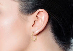 10K Yellow Gold (1.60 G) 25x3mm Diamond Cut Oval Hoop Earrings By SuperJeweler