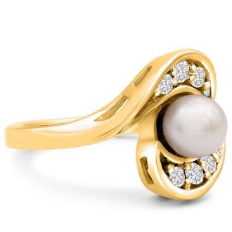 Round Freshwater Cultured Pearl and 1/5ct Diamond Ring In 14 Karat Yellow Gold