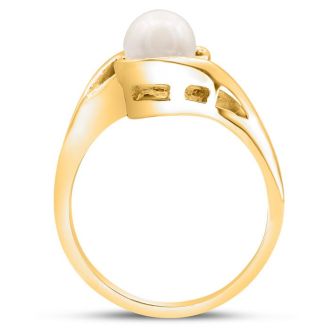 Round Freshwater Cultured Pearl and 1/5ct Diamond Ring In 14 Karat Yellow Gold
