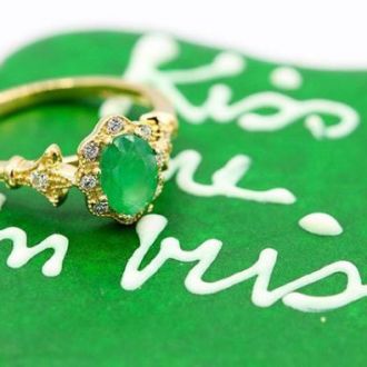 1 Carat Oval Shape Emerald and Halo Diamond Vintage Ring In 14 Karat Yellow Gold