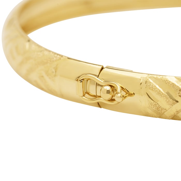 10 Karat Yellow Gold Flexible Diamond Cut Bangle Bracelet, 7 Inches