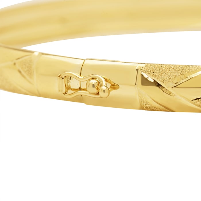 10 Karat Yellow Gold Flexible Diamond Cut Bangle Bracelet, 7 Inches