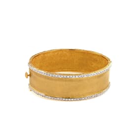 18 Karat Yellow Gold 22.0mm Hammered Finish Bracelet with Diamonds