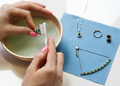 How to Clean your Emerald Earrings