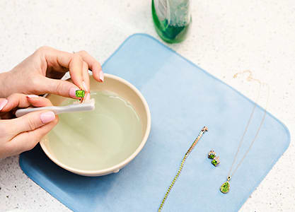 How to Clean your Peridot Earrings