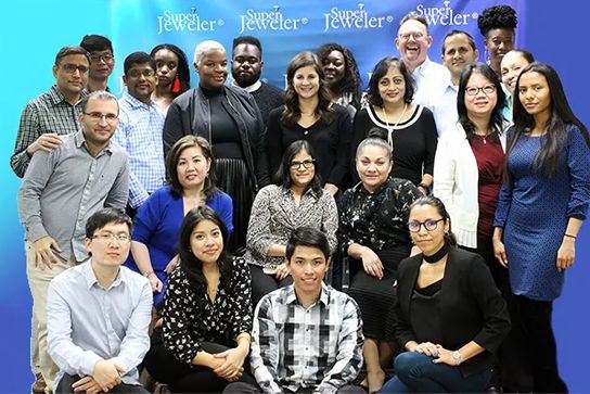 superjeweler-shipping-staff